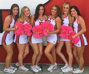 Observe more Rutgers cheerleaders